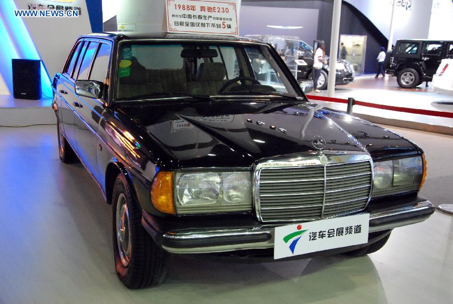 A limited edition of stretched Mercedes-Benz car first produced in Changchun, capital of northeast China's Jilin Province in 1998 is shown at the 10th China (Guangzhou) International Automobile Exhibition in Guangzhou, capital of south China's Guangdong Province, Dec. 2, 2012. The ten-day auto show, which kicked off on Nov. 23, 2012, closed on Sunday. (Xinhua/Yuan Hongwei) 