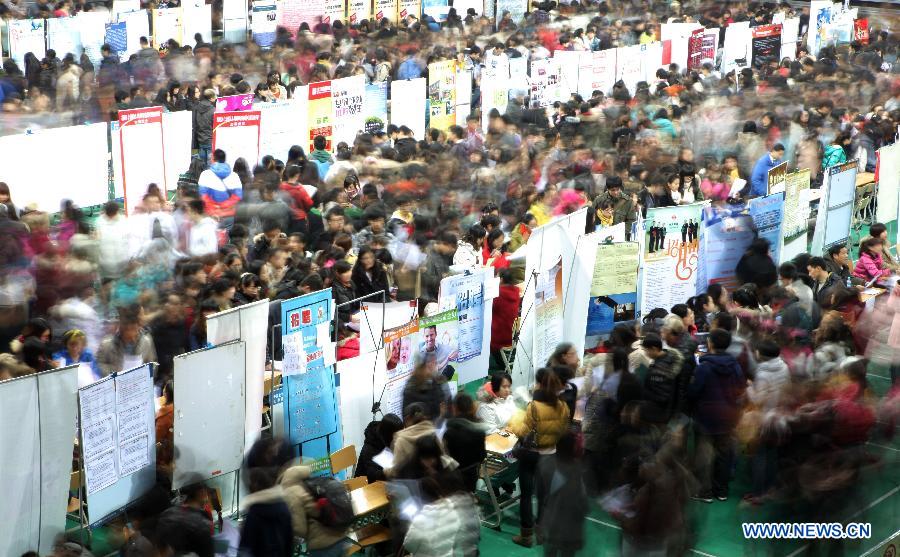 Swarm of students attend a job fair in Tianjin Normal University in north China's Tianjin Municipality, Dec. 2, 2012. Tianjin Normal University held a job fair for its fresh graduates in 2013 on Sunday, which attracted over 200 enterprises. (Xinhua/Liu Dongyue)