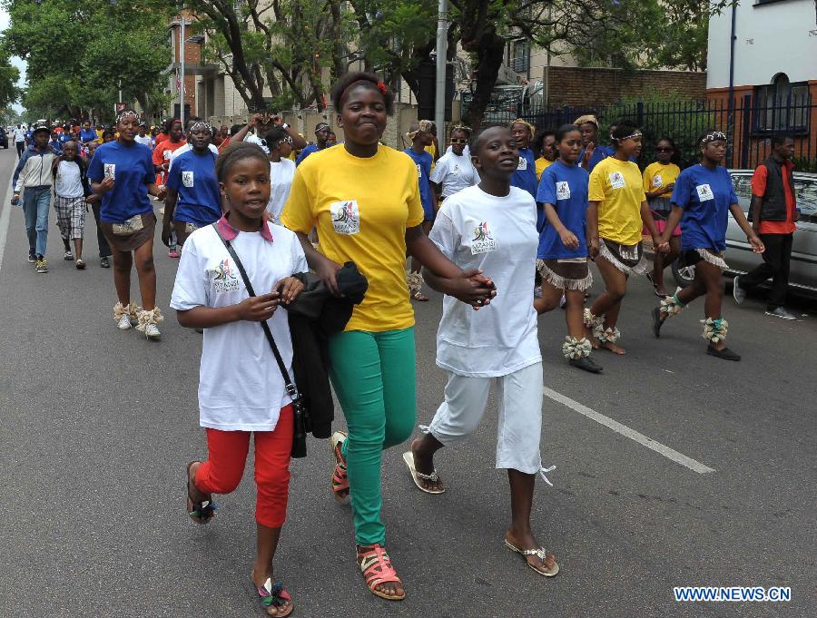 South African students attend an activity to mark the 25th World AIDS Day in South Africa's administrative capital of Pretoria, Dec. 1, 2012. (Xinhua/Li Qihua)