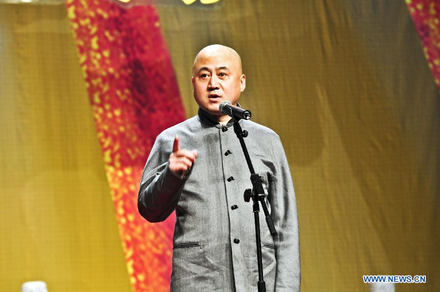 Fang Qingping performs a solo comic dialog during the 2012 Beijing international humor art week in Beijing, capital of China, Dec. 1, 2012. (Xinhua/Wang Jingsheng)