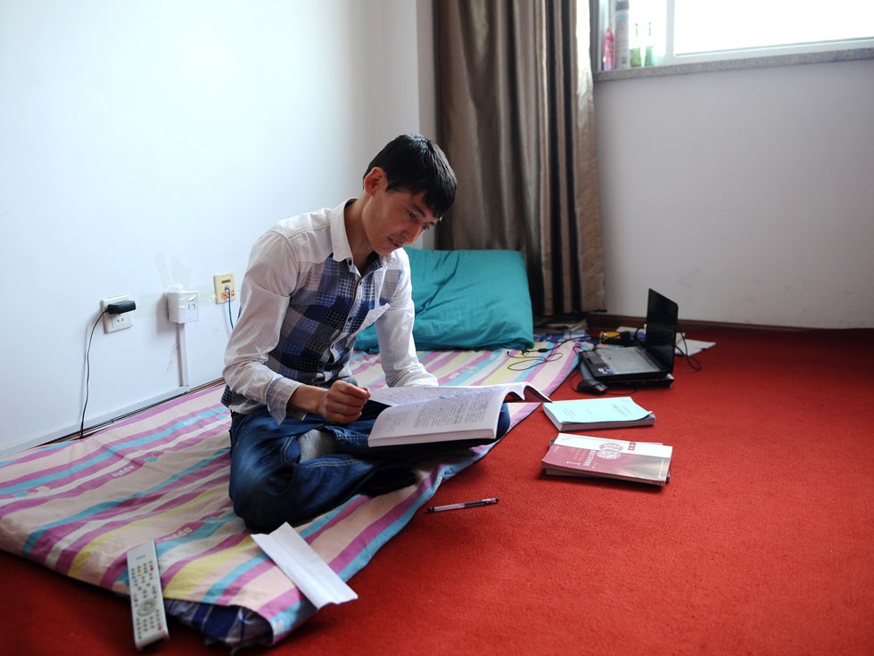 Salman Raha reviews in his dormitory at Taiyuan University of Technology in Taiyuan, capital of north China's Shanxi Province, June 14, 2012. 