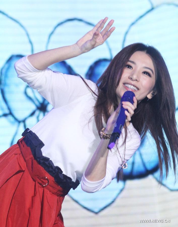 Singer Hebe of the group S.H.E. sings during a concert for an activity "2012 Urban Simple Life" in Taipei, southeast China's Taiwan, Dec. 2, 2012. (Xinhua) 