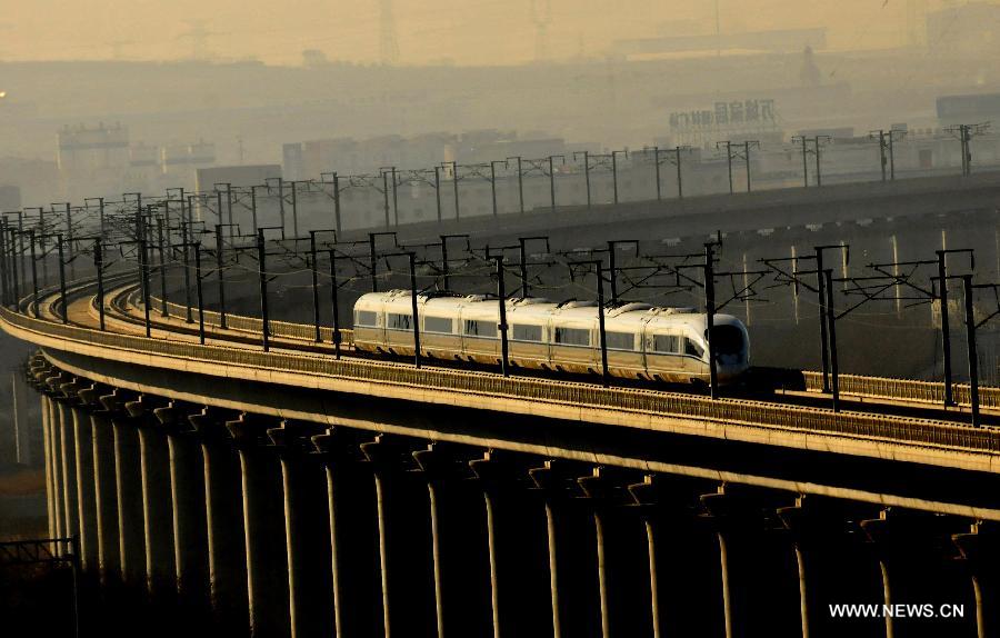 Photo taken on Dec. 1, 2012 shows a high-speed train from Dalian North Railway Station to Harbin West Railway Station. (Xinhua/Lv Wenzheng)