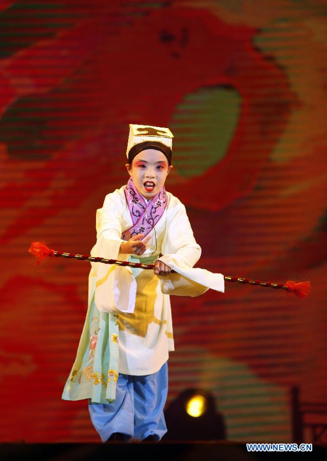 A student from Singapore performs during the awarding ceremony of a Chinese opera contest for students at the National Academy of Chinese Theatre Arts in Beijing, capital of China, Dec. 2, 2012. About 2,000 students participated in the contest. (Xinhua/Duan Zhuoli) 