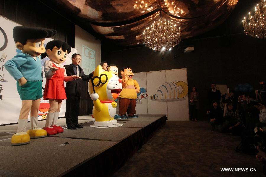 Characters of Japanese cartoon "Doraemon" pose during a press conference of an exhibition with the theme "100 years before the birth of Doraemon" in Taipei, southeast China's Taiwan, Dec. 3, 2012. (Xinhua/Xing Guangli) 