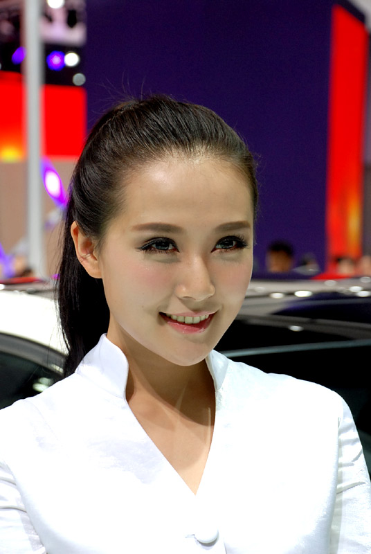 Beautiful model at Guangzhou Auto Show (3)