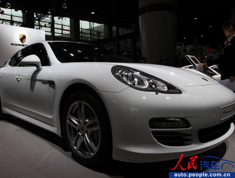 Porsche Panamera S Hybrid arrives at Guangzhou Auto show