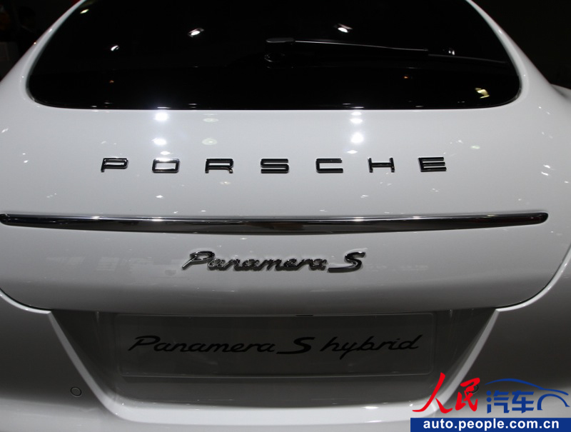 Porsche Panamera S Hybrid arrives at Guangzhou Auto show (24)