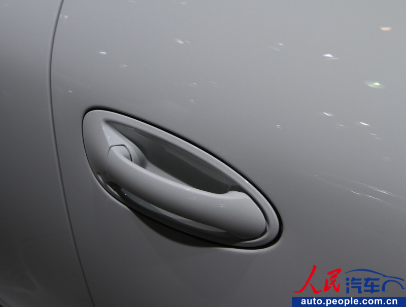 Porsche Panamera S Hybrid arrives at Guangzhou Auto show (26)