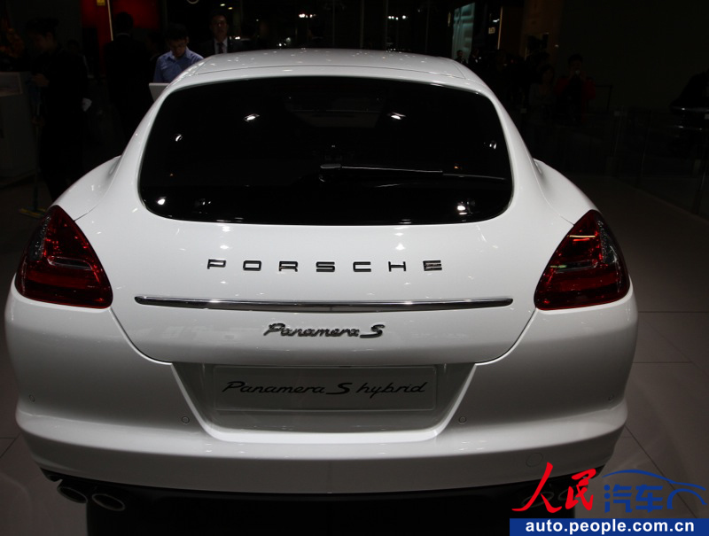 Porsche Panamera S Hybrid arrives at Guangzhou Auto show (5)