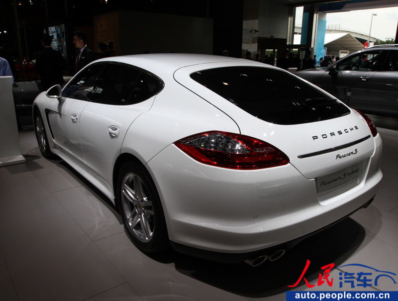Porsche Panamera S Hybrid arrives at Guangzhou Auto show (2)
