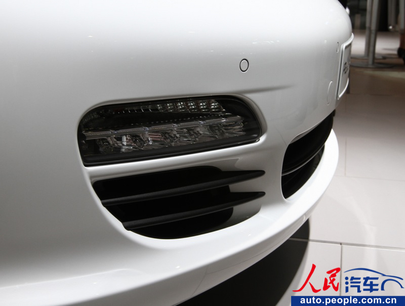 Porsche Panamera S Hybrid arrives at Guangzhou Auto show (29)