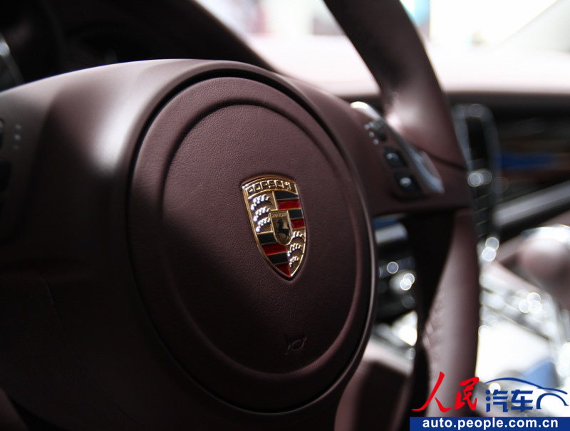 Porsche Panamera S Hybrid arrives at Guangzhou Auto show (17)