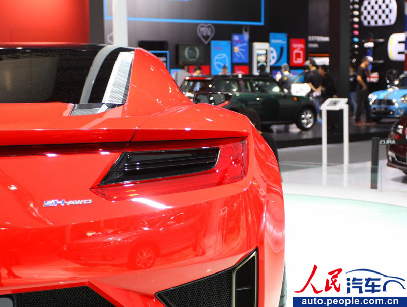 Honda's Acura NSX concept car shines at 2012 Guangzhou Auto Exhibition. (auto.people.com.cn)