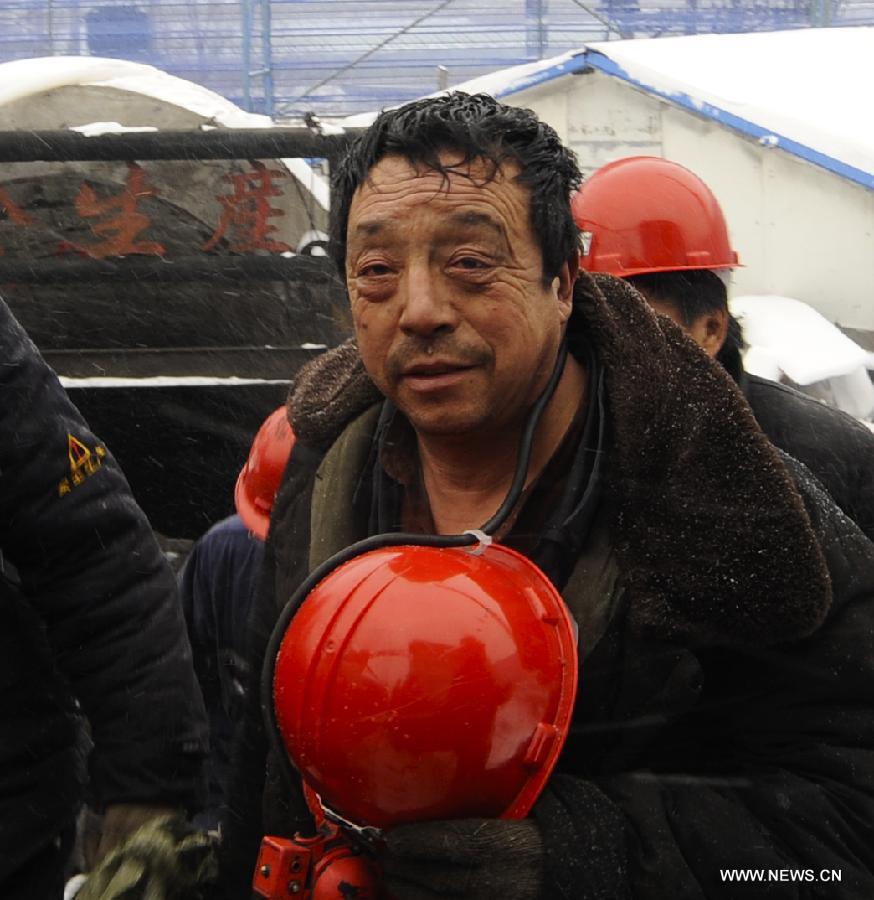 A rescuer gets out of the flooded Furuixiang Coal Mine in Qitaihe City, northeast China's Heilongjiang Province, Dec. 4, 2012. (Xinhua/Qin Cunguang)