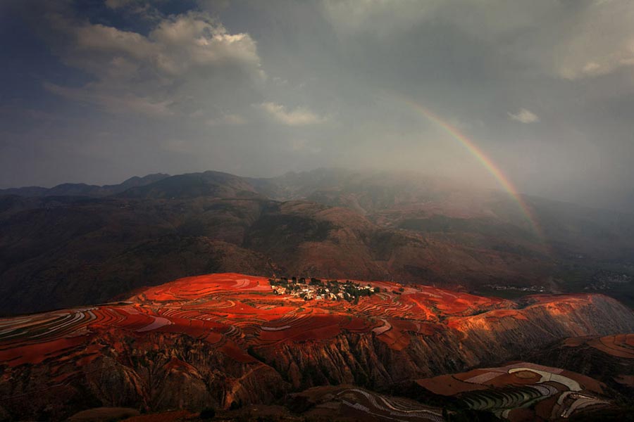 “Red earth”: Red earth in China at dusk. (Photo/Xinhua)
