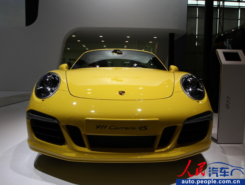 Porsche 911 Carrera 4S shines at Guangzhou Auto Show (23)