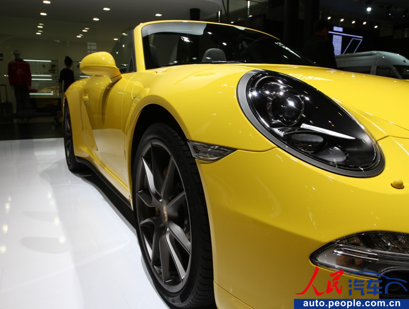 Porsche 911 Carrera 4S shines at Guangzhou Auto Show (3)