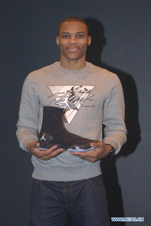 Oklahoma Thunder's Russell Westbrook holds up the "AIR JORDAN XX8" shoe for photograph during a press conference in New York, the United States, on Dec. 3, 2012. The 28th edition shoes of "AIR JORDAN" will be worldwide released in February, 2013. (Xinhua)