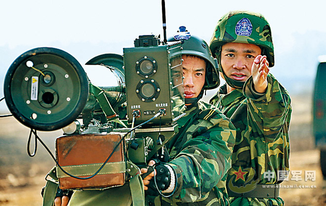 An anti-tank missile of the "Blue Army" is ready to be launched. (PLA Daily/Qiao Tianfu, Zhang Junrong, Liu Feng'an and Shao Zhonghong)