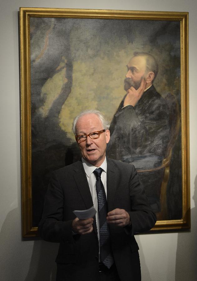 Lars Heikensten, Executive Director of the Nobel Foundation, speaks to media in front of the portrait of Alfred Nobel at a press conference on the Nobel Week events and the Nobel ceremonies in Stockholm, capital of Sweden on Dec. 5, 2012. Nobel laureates of 2012 will receive Nobel prizes at the formal ceremonies in Stockholm on Dec. 10. (Xinhua/Wu Wei) 