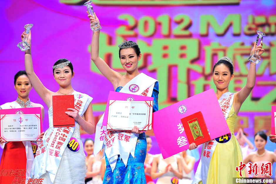 Winners pose for a photo at the China Final of the 9th Miss Tourism Cultural World held in south China's Hainan Province on Dec. 5, 2012. (CNSPHOTO/Luo Yunfei)