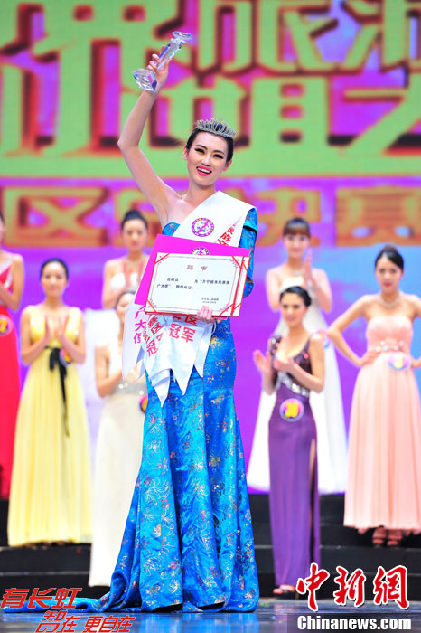 The champion poses for a photo at the China Final of the 9th Miss Tourism Cultural World held in south China's Hainan Province on Dec. 5, 2012. (CNSPHOTO/Luo Yunfei)