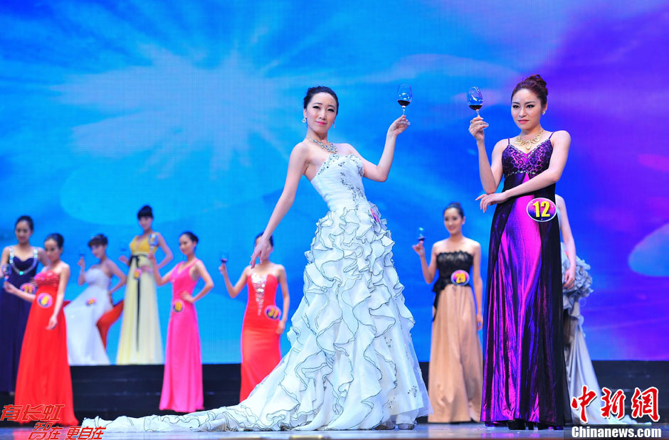Contestants perform at the China Final of the 9th Miss Tourism Cultural World held in south China's Hainan Province on Dec. 5, 2012.(CNSPHOTO/Luo Yunfei)