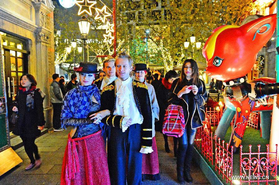 Foreign performers parade during a lighting ceremony celebrating the upcoming Christmas and new year at Shanghai Xintiandi, one of the city's tourist landmarks, in Shanghai, east China, Dec. 5, 2012. (Xinhua/Guo Changyao)