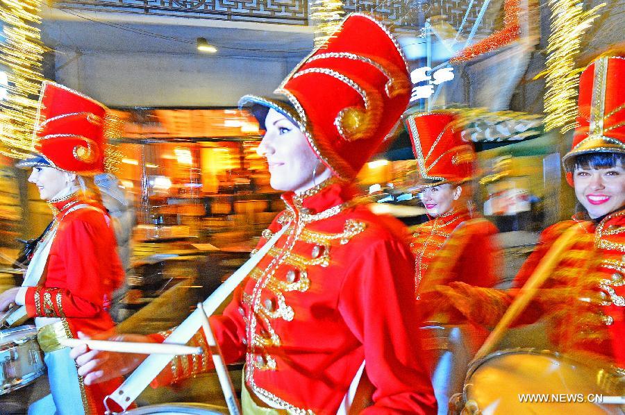 Foreign performers parade during a lighting ceremony celebrating the upcoming Christmas and new year at Shanghai Xintiandi, one of the city's tourist landmarks, in Shanghai, east China, Dec. 5, 2012. (Xinhua/Guo Changyao)