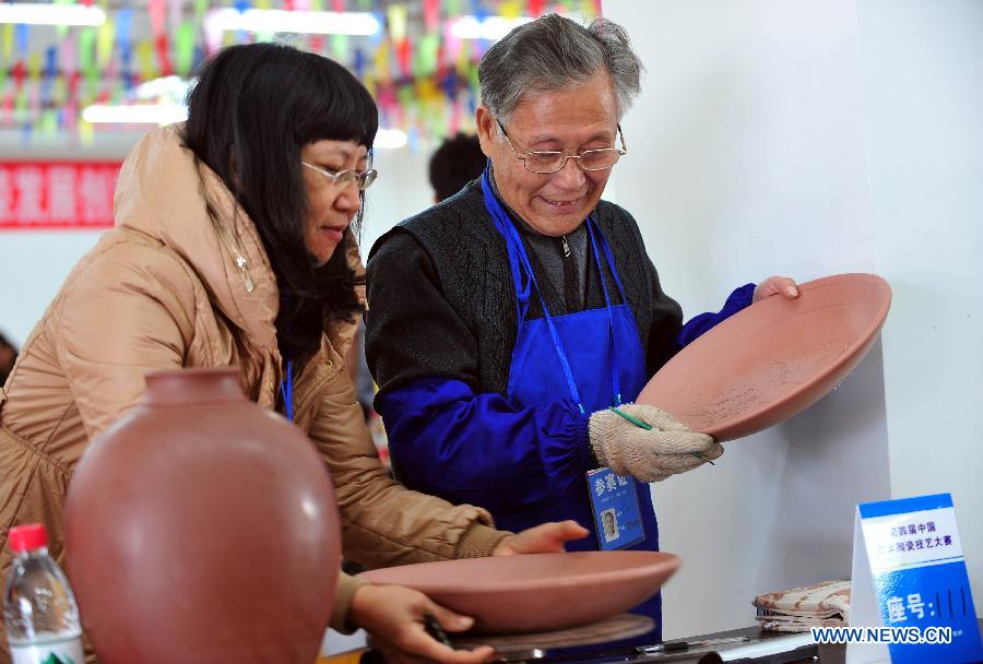Contestants make ceramic artworks during a contest for ceramics-making in Qinzhou City, south China's Guangxi Zhuang Autonomous Region, Dec. 6, 2012. Altogether 142 contestants took part in the event. (Xinhua/Chen Ruihua)