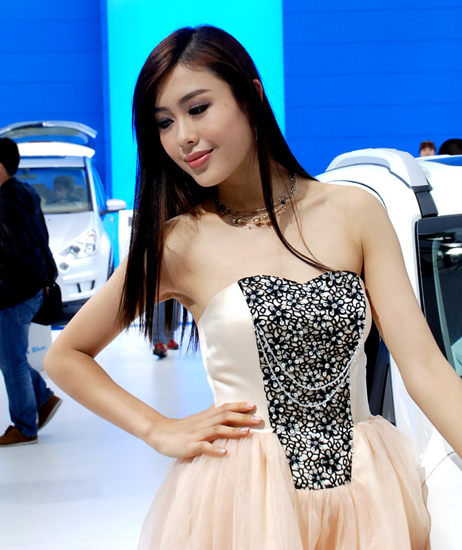 Beautiful model at Guangzhou Auto Show  (17)