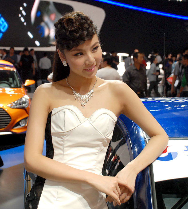 Sweet beauty at Int'l Motor Show in Guangzhou (19)