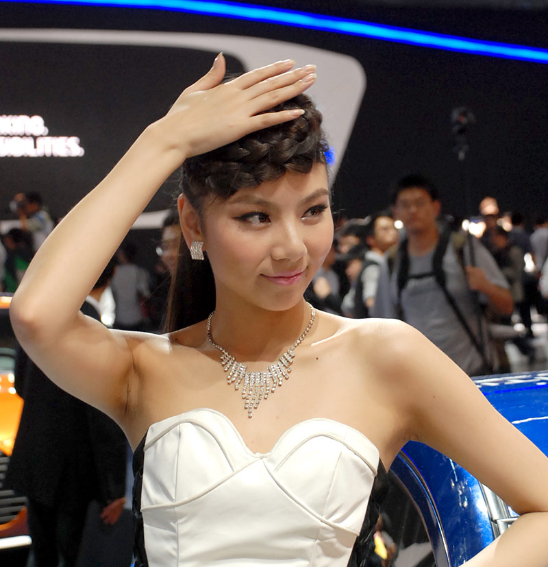 Sweet beauty at Int'l Motor Show in Guangzhou (2)