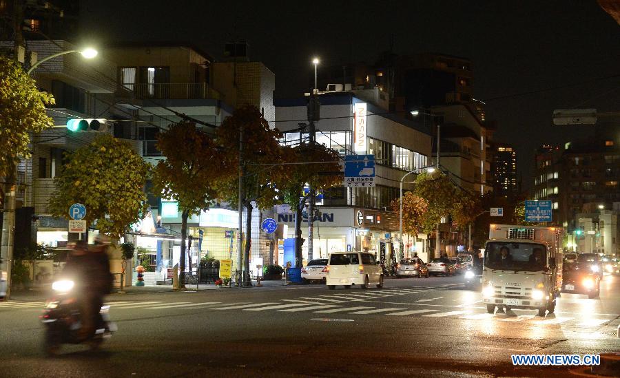 Photo taken on Dec. 7, 2012 shows the scene of Japan's Tokyo after an earthquake. A 7.3-magnitude earthquake jolted off the east coast of Honshu of Japan, resulting in a tsunami warning for the country's northeastern coastal areas, according to Japan Meteorological Agency (JMA). (Xinhua/Ma Ping) 