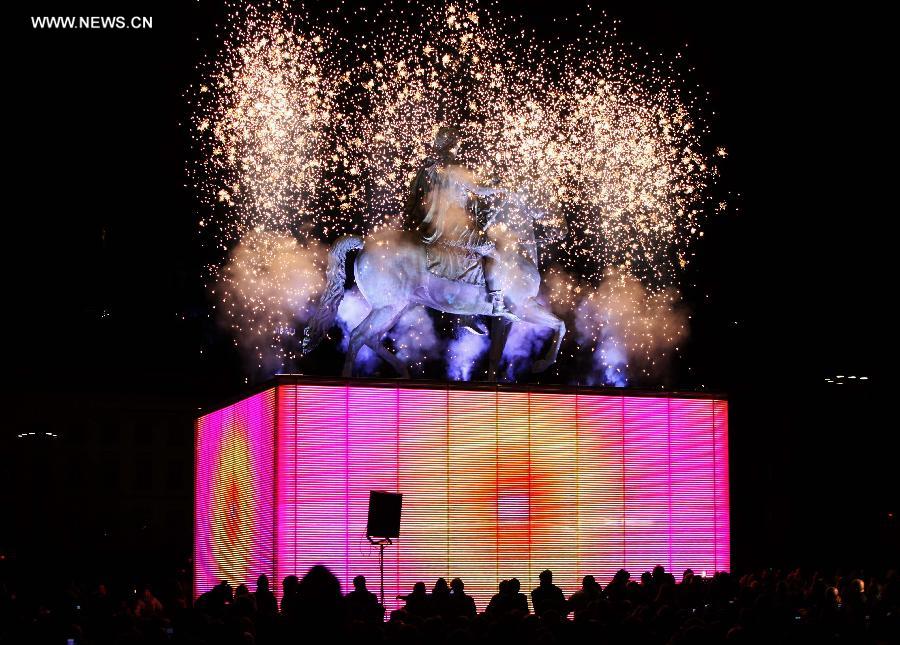 People visit the annual Lyon Light Festival in Lyon, France, Dec. 6, 2012. The event runs from Dec. 6 to 9. (Xinhua/Gao Jing) 