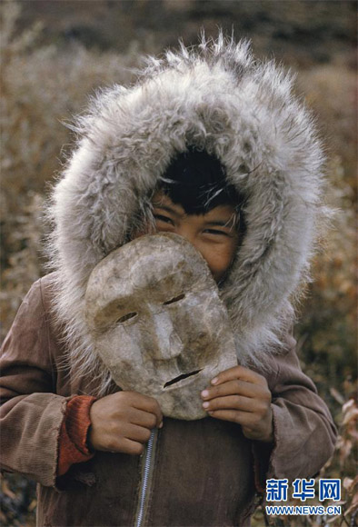 "A Nunamiut Boy and Mask, Alaska, c. 1958" by Thomas J. Abercrombie. The photo was sold for 11,250 U.S. dollars at the Christie’s on New York on Dec. 6, 2012. (Xinhua/Thomas J. Abercrombie/ National Geographic/Christie’s Images)