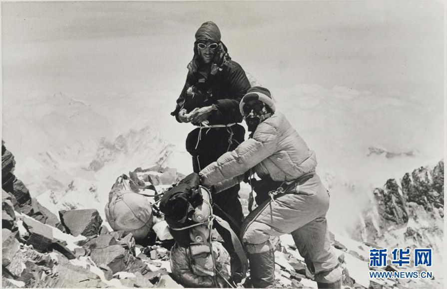 "Edmund Hillary & Tenzing Norgay, Mount Everest, 1953" by Royal Geographical Society, British, sold for 6,875 U.S. dollars at the Christie’s on New York on Dec. 6, 2012. (Xinhua/Royal Geographical Society/National Geographic/ Christine’s Images)