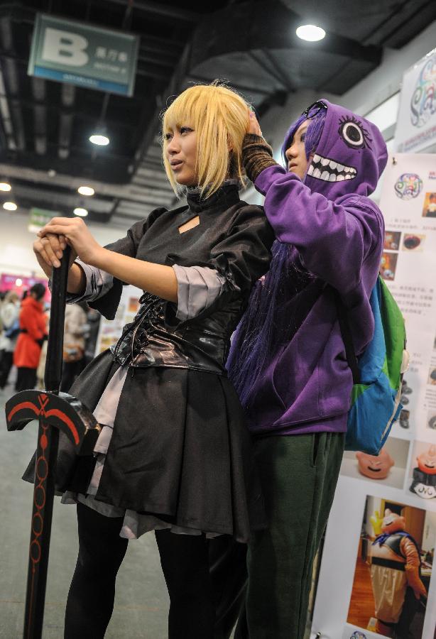 A cosplayer (R) puts on makeup for her teammate during the 1st Cosplay Cultural Festival in Hangzhou, capital of east China's Zhejiang Province, Dec. 9, 2012. The two-day festival closed on Sunday. (Xinhua/Han Chuanhao) 