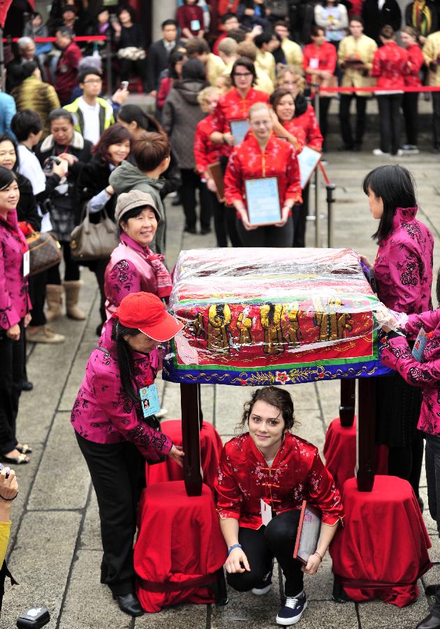 A girl participates in her coming-of-age ceremony at Taipei Confucius Temple in Taipei, southeast China's Taiwan, Dec. 9,2012. In total 130 exchange students from 18 countries and regions attend their coming-of-age ceremony on Sunday, including capping ceremony for boys and hair-pinning ceremony for girls. (Xinhua/Wu Ching-teng)