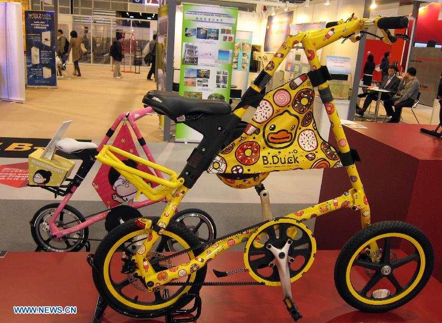 Two bicycles are seen on display at the 8th Inno Design Tech Expo in south China's Hong Kong, Dec. 7, 2012. The three-day exposition kicked off Thursday at Hong Kong Convention and Exhibition Center, with more than 350 exhibitors from 11 countries and regions. (Xinhua/Zhao Yusi) 