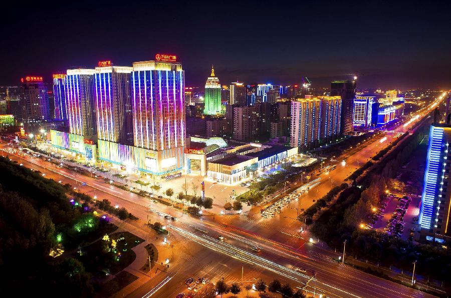 Photo taken on Oct. 22, 2012 shows the night scene of Yinchuan, capital of northwest China's Ningxia Hui Autonomous Region. (Xinhua/Wang Peng)