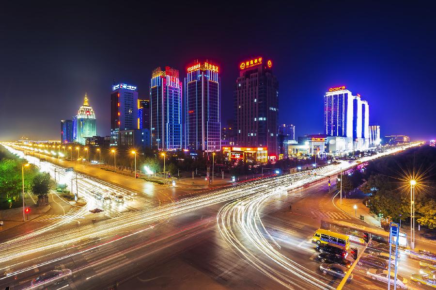 Photo taken on Oct. 30, 2012 shows the night scene of Yinchuan, capital of northwest China's Ningxia Hui Autonomous Region. (Xinhua/Wang Peng) 