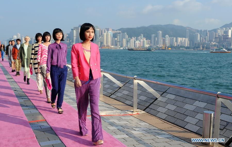 Models are pictured during a catwalk show "The World's Greatest Catwalk" in Victoria Harbour waterfront of Tsim Sha Tsui promenade, south China's Hong Kong, Dec. 9, 2012. The World's Greatest Catwalk 2012 broke the Guinness World Record of the world's longest catwalk on Sunday by having more than 340 models walking on a three kilometers long catwalk. (Xinhua/Zhao Yusi) 