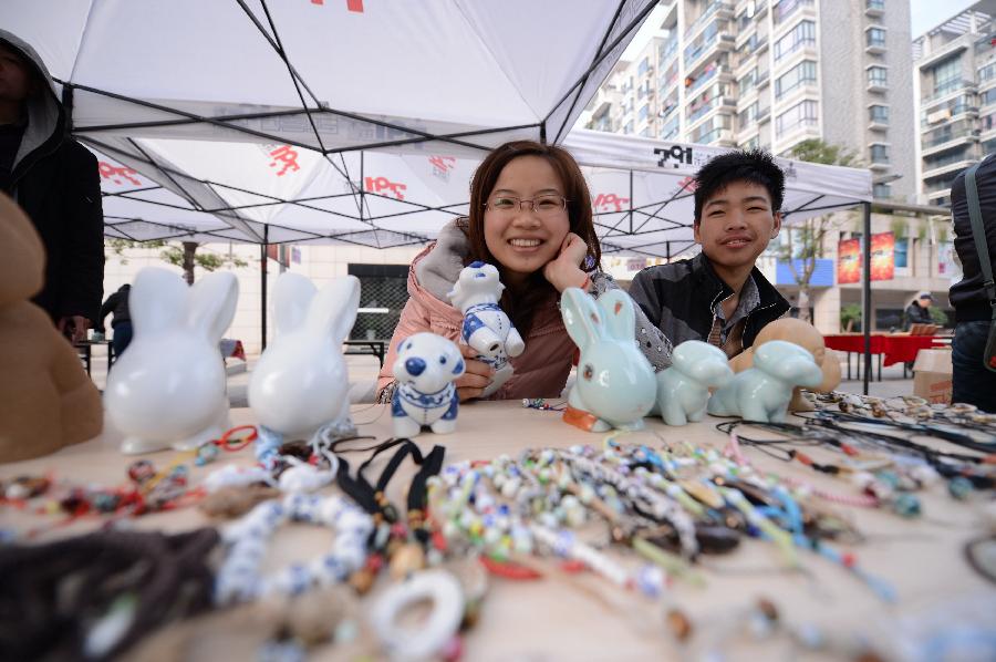 Young ceramic artists present their pottery artworks in an idea fair at 791 Art Zone in Nanchang, capital of east China's Jiangxi Province, Dec. 9, 2012. (Xinhua/Zhou Mi)