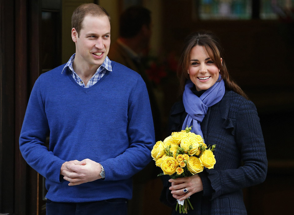Kate Middleton leaves King Edward VII hospital with Prince William in London, Britain on Dec. 6, 2012. St. James' palace announced on Dec. 3, 2012 that Kate Middleton was pregnant. Prince William and Kate Middleton got married last April; the first kid of the couple will be the third order heir. (Xinhua/Reuters)