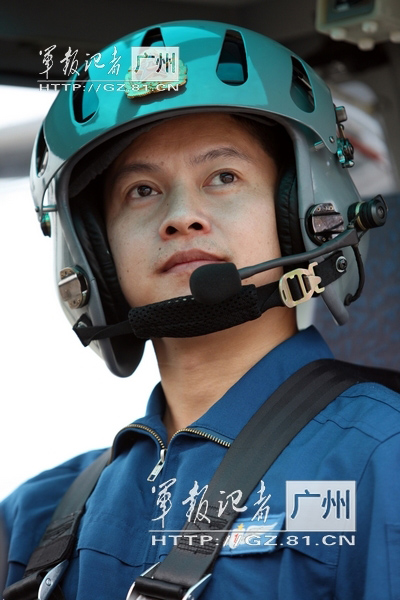 The pilot of China's independently-developed WZ-10 armed helicopters of an army aviation brigade of the Guangzhou Military Area Command (MAC) of the Chinese People's Liberation Army (PLA) is in training. (China Military Online/Li Sanhong)