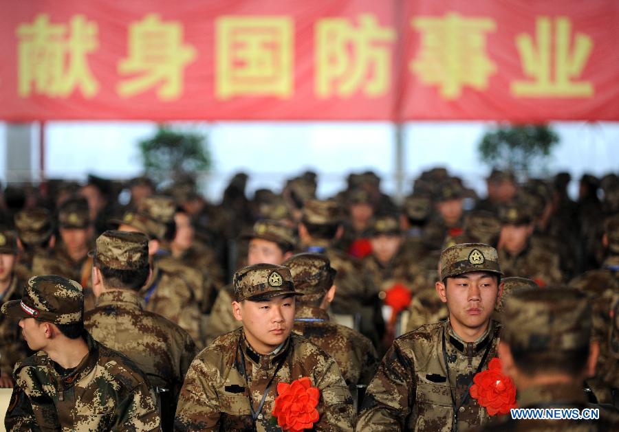 Newly recruited soldiers of People's Liberation Army (PLA) wait for setting off at Nanjing Railway Station in Nanjing, capital of east China's Jiangsu Province, Dec. 10, 2012. A total of 545 new recruits from Nanjing, Nantong, Taizhou and Yancheng, four cities in Jiangsu, set off on Monday to join their army units. (Xinhua/Sun Can)
