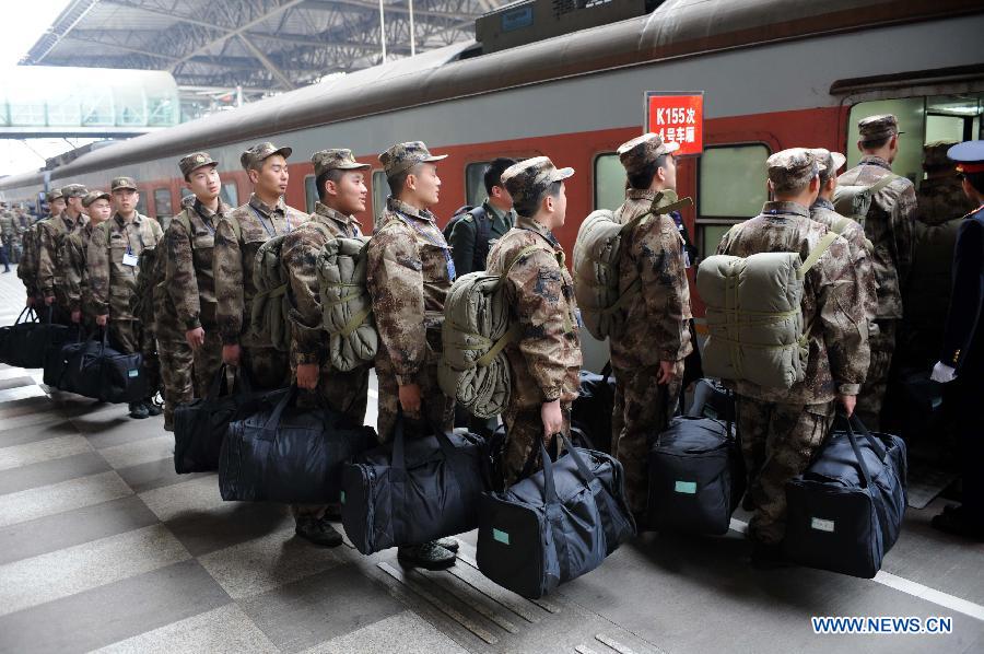 Newly recruited soldiers of People's Liberation Army (PLA) get on a train at Nanjing Railway Station in Nanjing, capital of east China's Jiangsu Province, Dec. 10, 2012. A total of 545 new recruits from Nanjing, Nantong, Taizhou and Yancheng, four cities in Jiangsu, set off on Monday to join their army units. (Xinhua/Sun Can) 