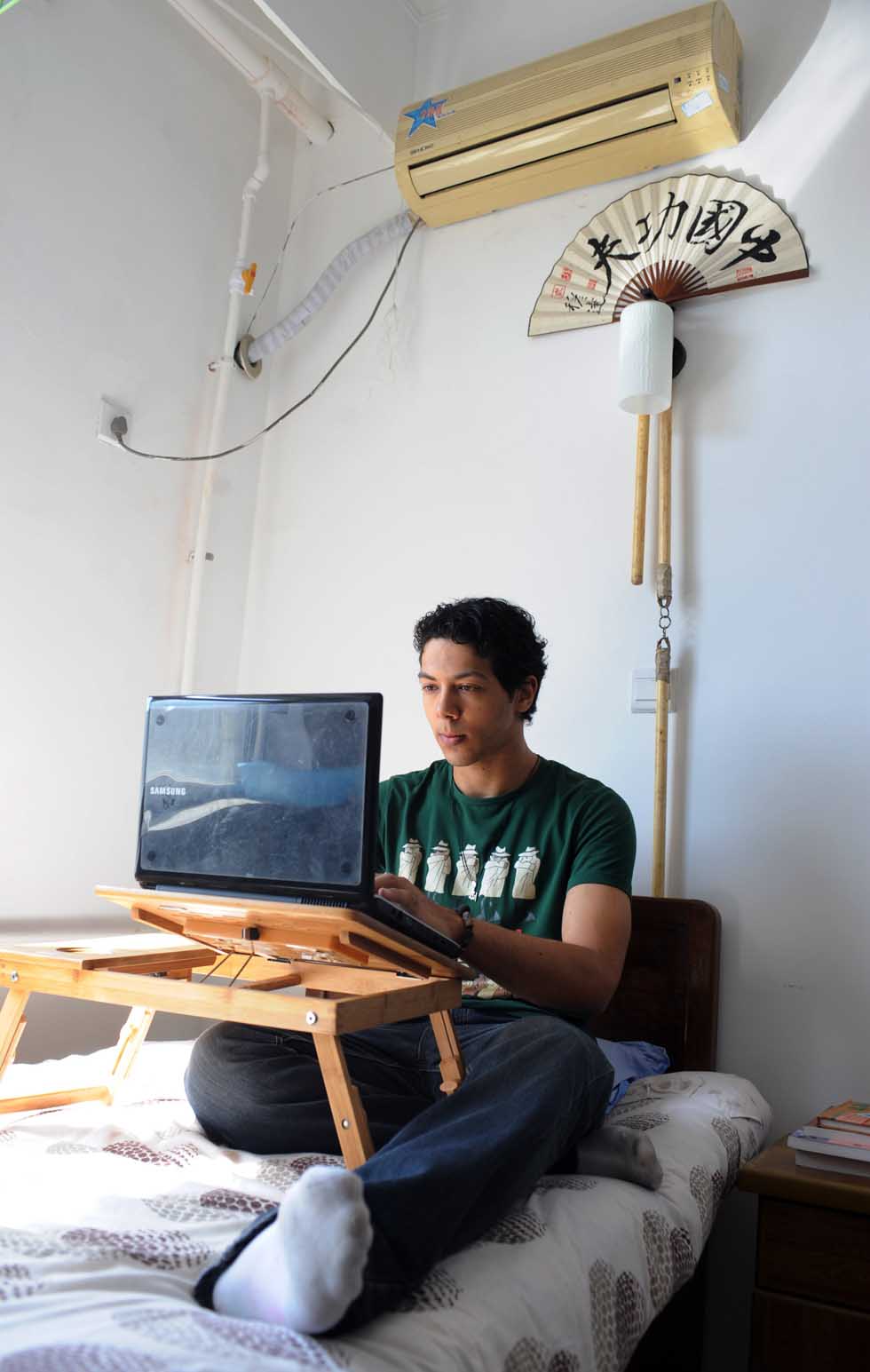 Mustafaal Share'a uses computer in his dormitory at Shenyang Normal University in Shenyang, capital of northeast China's Liaoning Province, Sept. 15, 2012. (Xinhua/Yang Qing) 